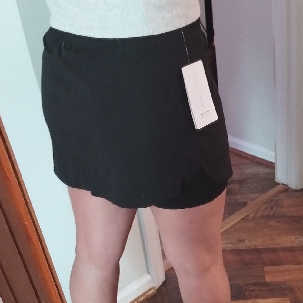 Like New! Athleta Trekkie Skort Black Sz 10 - large - Picture 4 of 13